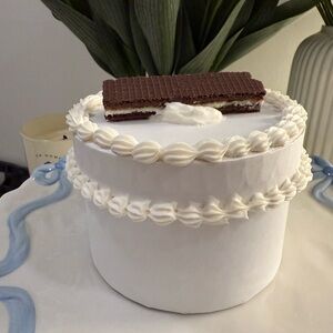 White Decorative Cake Box with Chocolate Accent